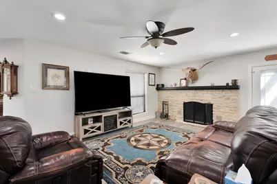 5014 Largo Drive, Granbury, TX 76049 - Photo 5