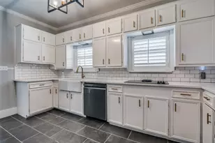 600 S Houston St, Kaufman, TX 75142 - Photo 9