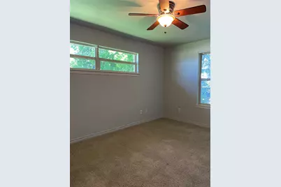 2105 W Pearl Street, Granbury, TX 76048 - Photo 11