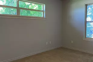 2105 W Pearl St, Granbury, TX 76048 - Photo 11