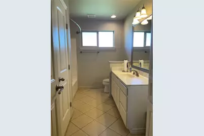 2105 W Pearl Street, Granbury, TX 76048 - Photo 15