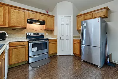 4545 Forest Glen Drive, Fort Worth, TX 76119 - Photo 7