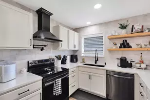 404 Mountainview Dr, Hurst, TX 76054 - Photo 3