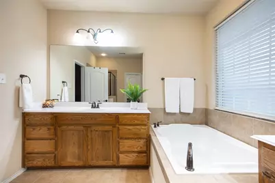 225 Buckingham Avenue, Euless, TX 76040 - Photo 13