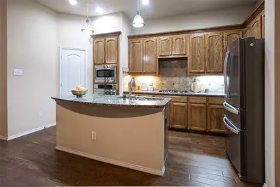 225 Buckingham Avenue, Euless, TX 76040 - Photo 3