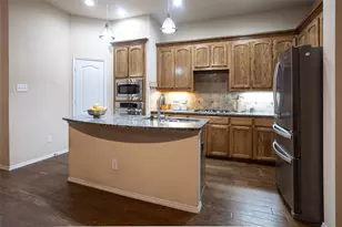 225 Buckingham Ave, Euless, TX 76040 - Photo 3