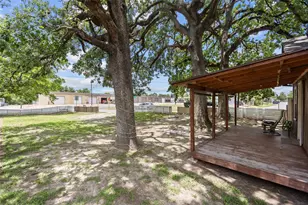 606 N Needmore St, Athens, TX 75751 - Photo 3