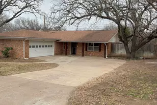 600 Travis Dr, Mineral Wells, TX 76067 - Photo 1