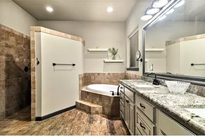 4620 Stoney Creek Court, Granbury, TX 76049 - Photo 21