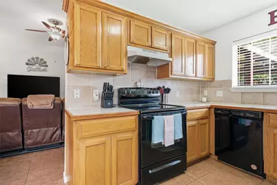 6605 Emerald Drive, Waco, TX 76708 - Photo 9