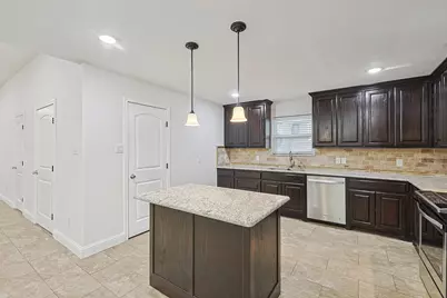 901 Highwoods Trail, Fort Worth, TX 76112 - Photo 7