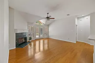 2402 Crockett Ct, Grapevine, TX 76051 - Photo 9