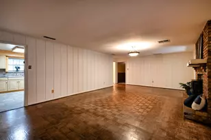 5731 Mona Ln, Dallas, TX 75236 - Photo 9