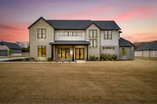 456 Acorn Trl, Granbury, TX 76049 - Photo 1