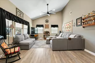 6819 Evergreen Ct, Weatherford, TX 76087 - Photo 5