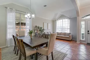 124 Stonecreek Dr, Irving, TX 75063 - Photo 5