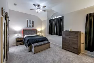 124 Stonecreek Dr, Irving, TX 75063 - Photo 17