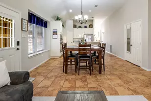 124 Stonecreek Dr, Irving, TX 75063 - Photo 11