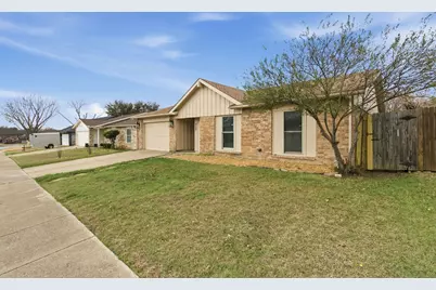 825 W Embercrest Drive, Arlington, TX 76017 - Photo 3
