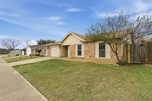 825 W Embercrest Dr, Arlington, TX 76017 - Photo 3