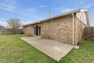 825 W Embercrest Dr, Arlington, TX 76017 - Photo 33