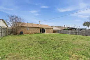 825 W Embercrest Dr, Arlington, TX 76017 - Photo 35