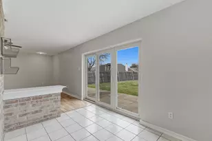 825 W Embercrest Dr, Arlington, TX 76017 - Photo 13