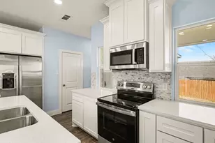 1317 E Tucker St, Fort Worth, TX 76104 - Photo 13