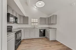 1362 Southridge Dr, Lancaster, TX 75146 - Photo 9