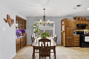 704 Daniels Dr, Crowley, TX 76036 - Photo 13