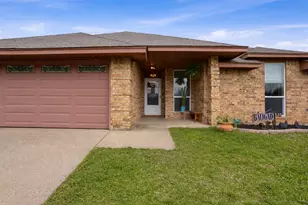 704 Daniels Dr, Crowley, TX 76036 - Photo 5