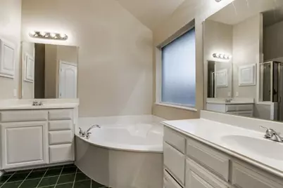 883 San Jacinto Drive, Grand Prairie, TX 75052 - Photo 17