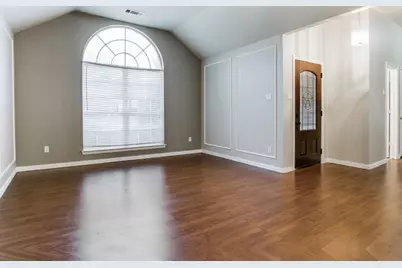 883 San Jacinto Drive, Grand Prairie, TX 75052 - Photo 9