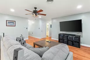 1010 Nina St, Bowie, TX 76230 - Photo 5