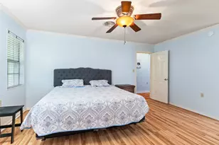 1010 Nina St, Bowie, TX 76230 - Photo 17