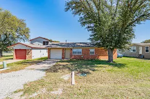 1848 Coral Rd, Pelican Bay, TX 76020 - Photo 5