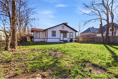 215 E 12th Street, Bonham, TX 75418 - Photo 23