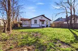 215 E 12th St, Bonham, TX 75418 - Photo 23