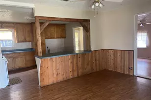 406 S Austin St, Wolfe City, TX 75496 - Photo 7