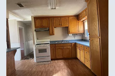 406 S Austin Street, Wolfe City, TX 75496 - Photo 5