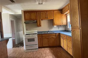 406 S Austin St, Wolfe City, TX 75496 - Photo 5