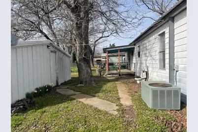 406 S Austin Street, Wolfe City, TX 75496 - Photo 19