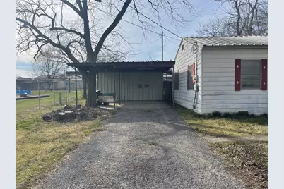 406 S Austin Street, Wolfe City, TX 75496 - Photo 3