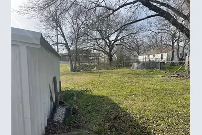 406 S Austin Street, Wolfe City, TX 75496 - Photo 17