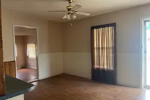 406 S Austin St, Wolfe City, TX 75496 - Photo 9