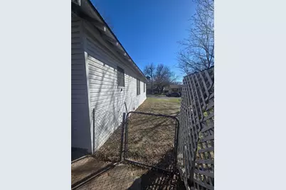 215 Bell Street, Gainesville, TX 76240 - Photo 27