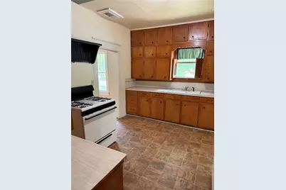 215 Bell Street, Gainesville, TX 76240 - Photo 9