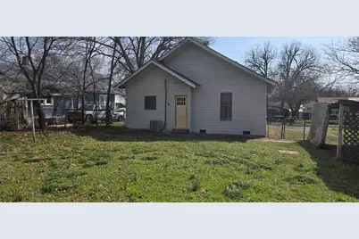 215 Bell Street, Gainesville, TX 76240 - Photo 25
