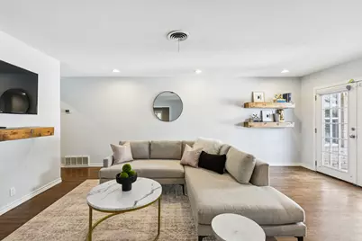 10525 Estate Lane, Dallas, TX 75238 - Photo 9