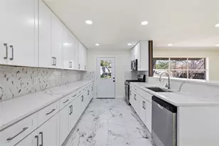 608 W Redbud Dr, Hurst, TX 76053 - Photo 9